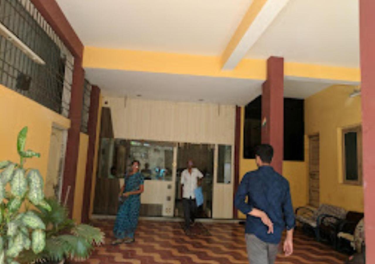 Hotel Mayur Restaurant Chandrapur Esterno foto