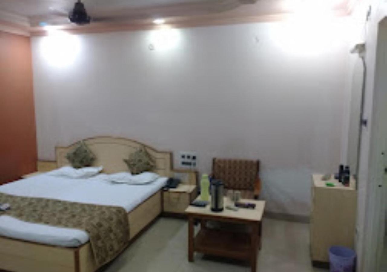 Hotel Mayur Restaurant Chandrapur Esterno foto