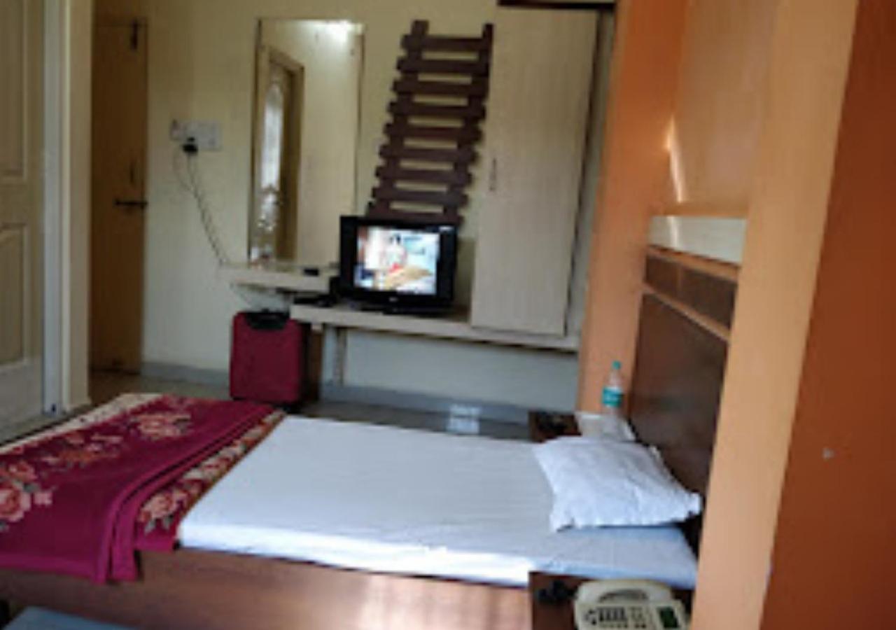Hotel Mayur Restaurant Chandrapur Esterno foto