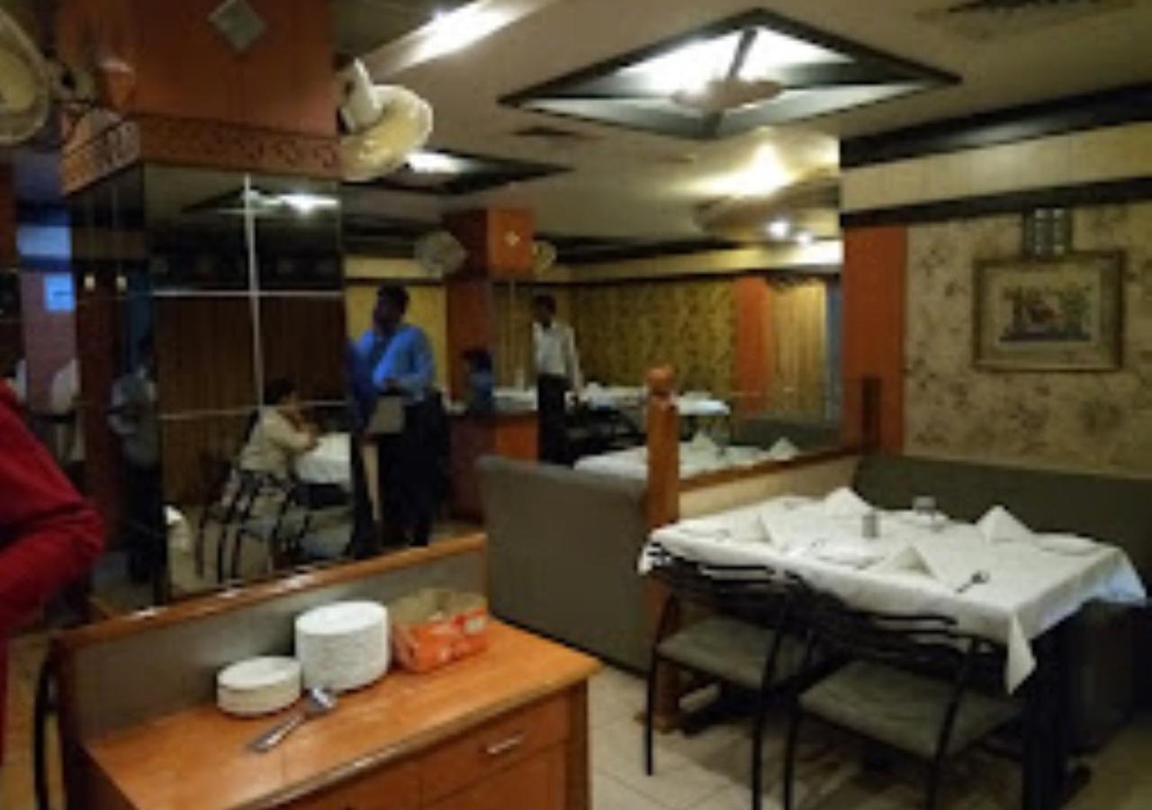 Hotel Mayur Restaurant Chandrapur Esterno foto