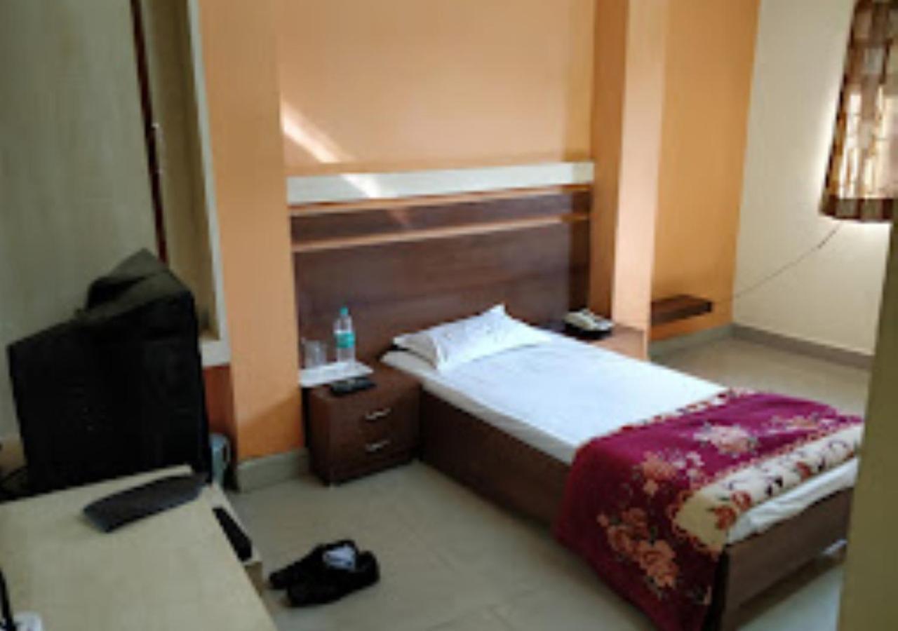 Hotel Mayur Restaurant Chandrapur Esterno foto